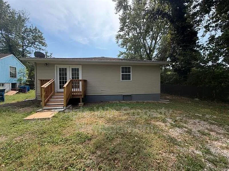 3 bed, 2.0 bath, 1184 sqft, $1,620 — Photo 4