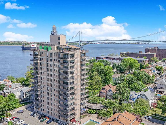 2nd image of 31 Hylan Blvd APT 2D