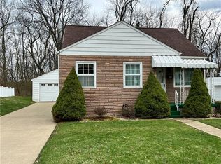 927 Sunset Blvd, Ellwood City, PA 16117