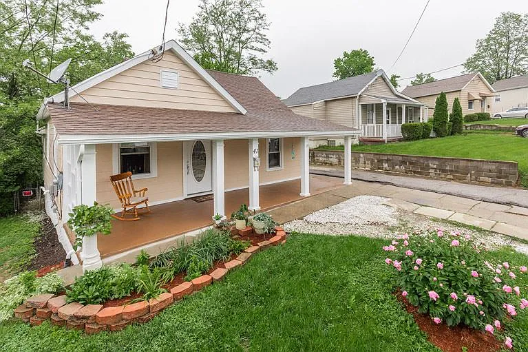 41 Delta Ave photo 1