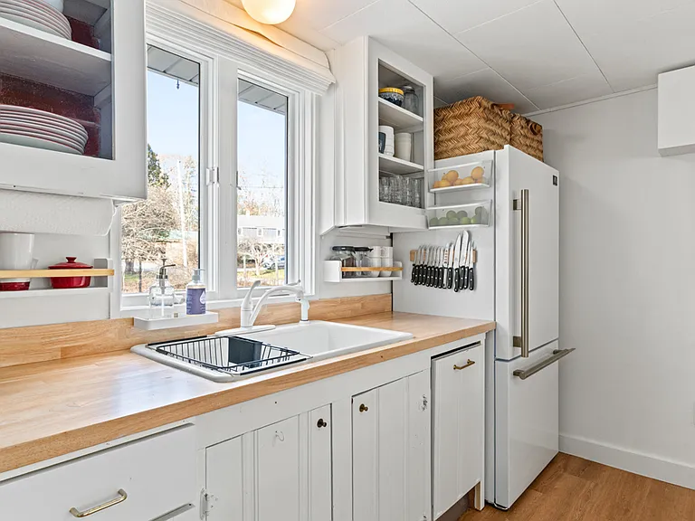 339 W Elm St — Photo 5