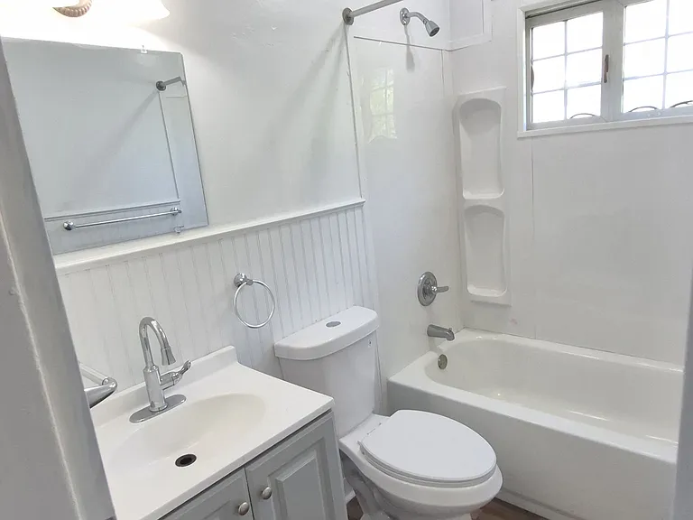 2505 Redwood Ave — Photo 14