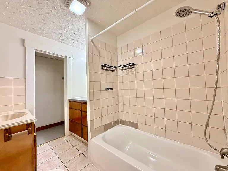 223 S 6th St — Photo 14