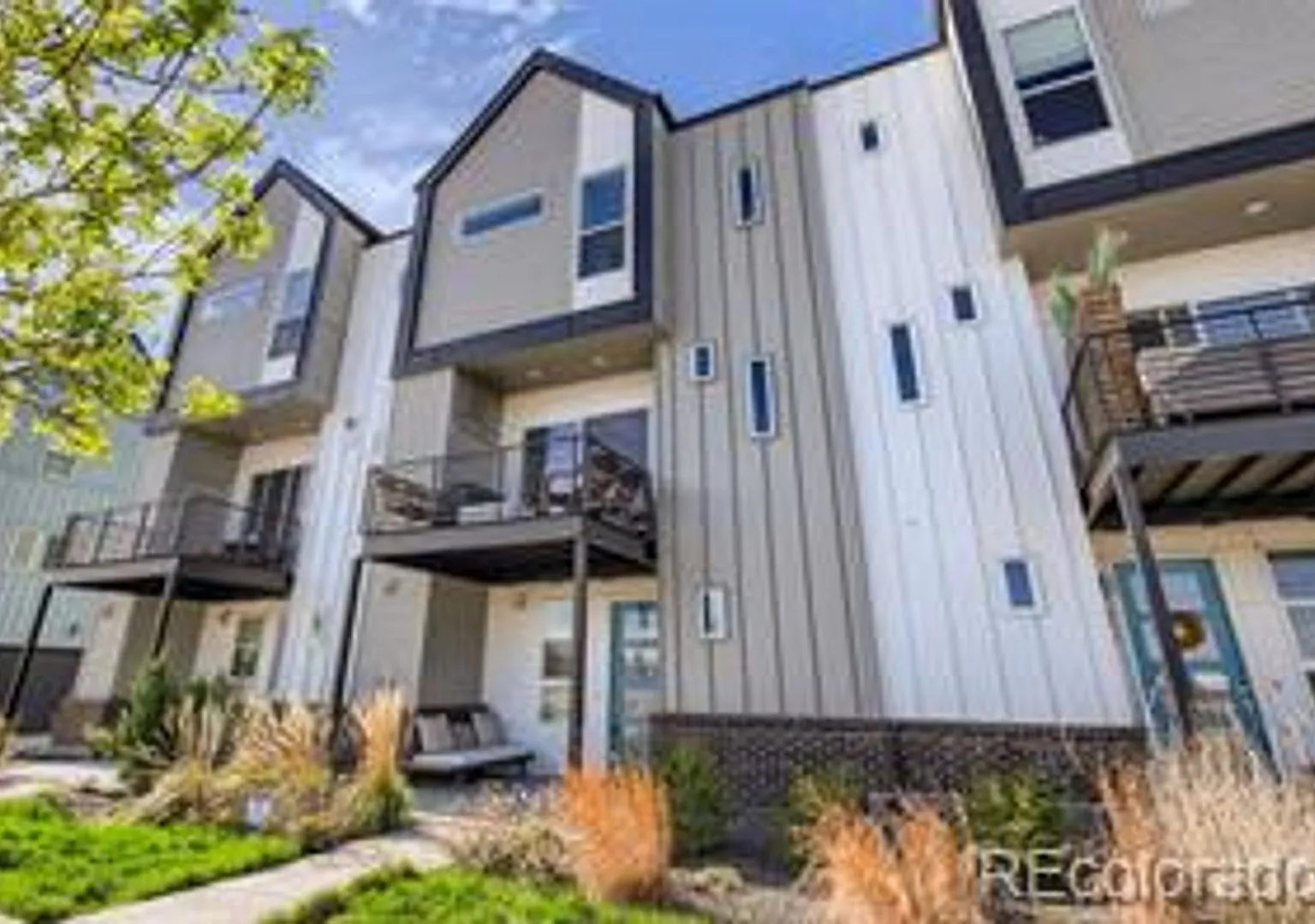 Recently Built Townhome in Hot Midtown! — Photo 2