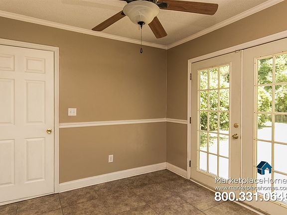 17-107CloverAve_SummervilleSC-BreakfastArea
