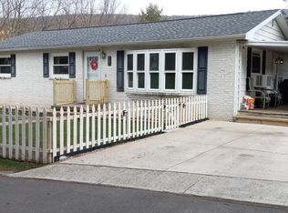 105 Harvey St, Coal Township, PA 17866