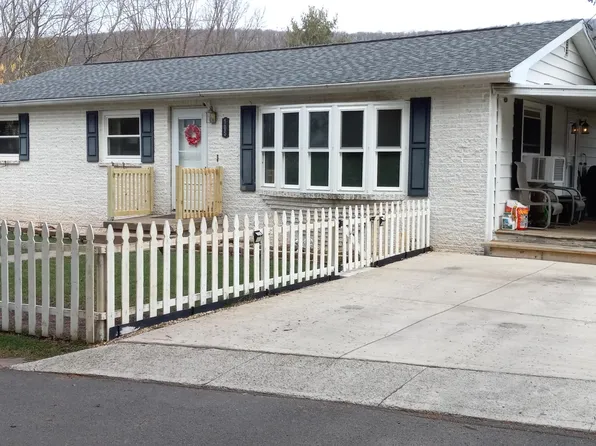 105 Harvey St, Coal Township, PA 17866