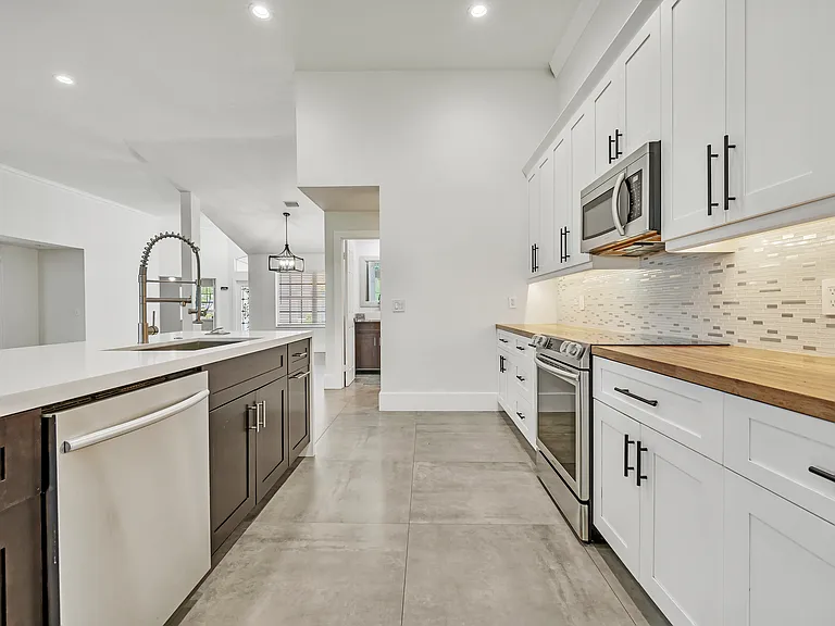 2559 Jardin Ln — Photo 5