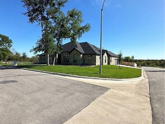 4th image of 300 Airosa Dr