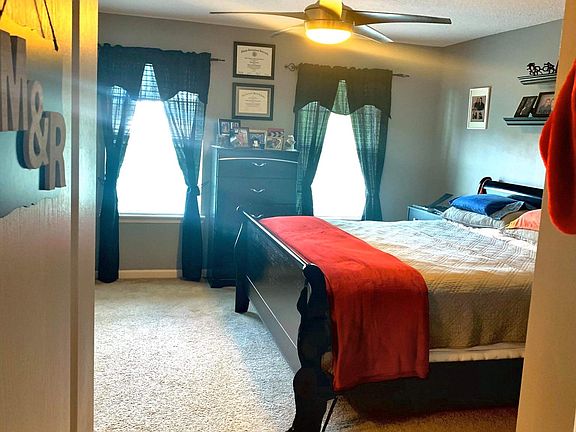 2nd image of 2732 Hollybrook Ln