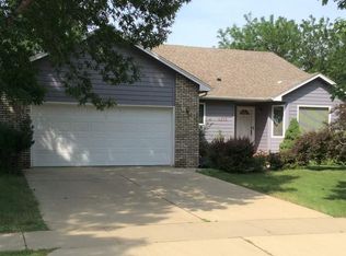 4916 E Brennan Dr, Sioux Falls, SD 57110