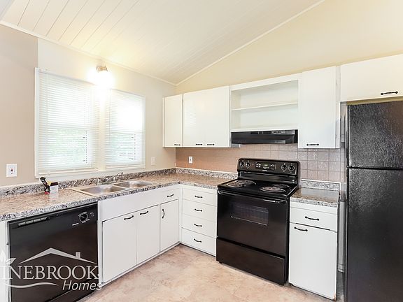 4th image of 7415 W 61st St