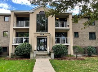 11 Bourbon St APT 46, Peabody, MA 01960