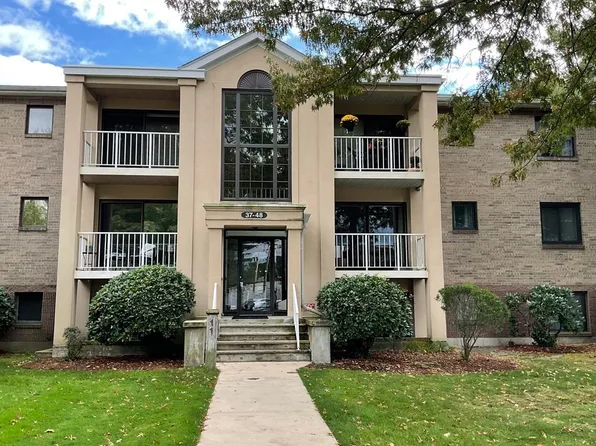 11 Bourbon St APT 46, Peabody, MA 01960