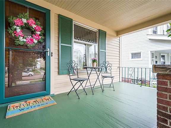 3rd image of 1366 Mathews Ave