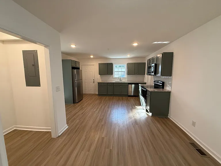208 Meadow St #A — Photo 8