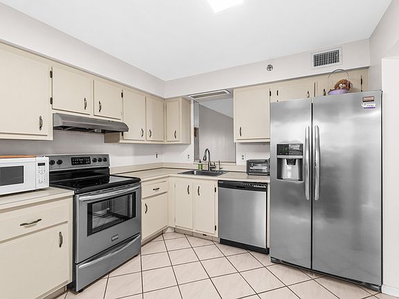 4th image of 14623 Bonaire Boulevard #608