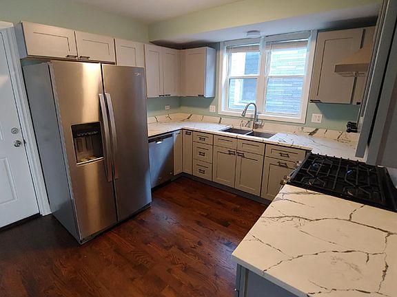 3rd image of 2733 N Hamlin Ave #2