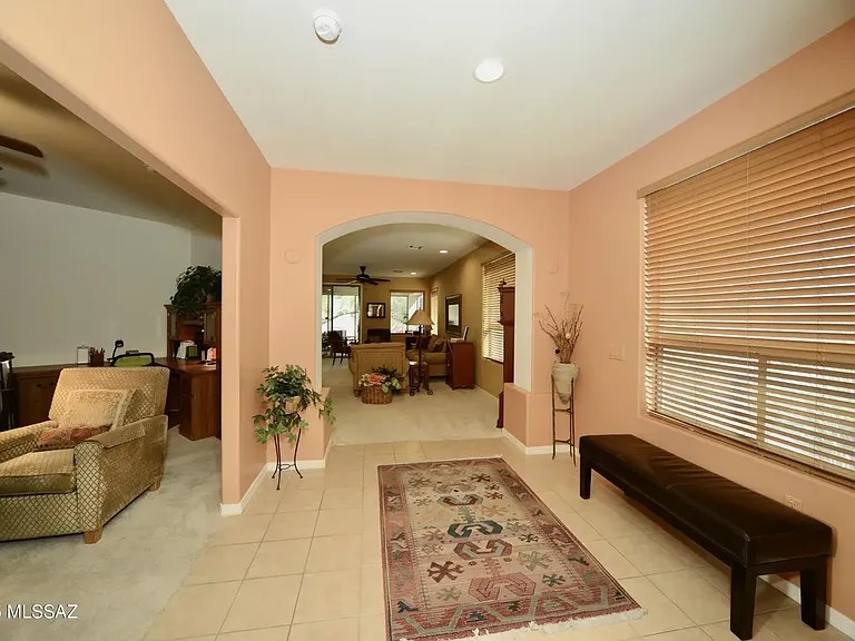 733 W Shadow Wood St — Photo 3