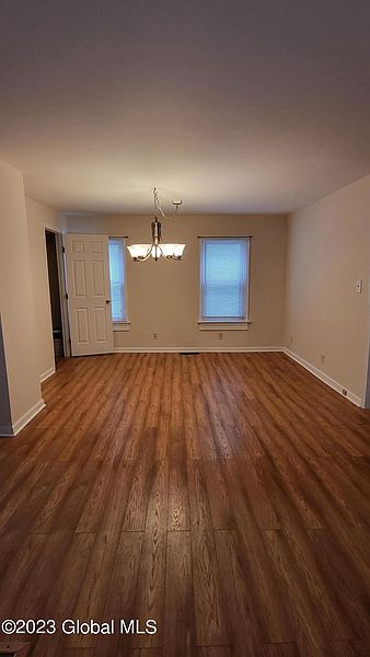 5th image of 313 Oak Street