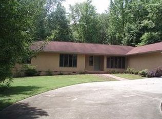 3801 Live Oak Dr, Greensboro, NC 27407