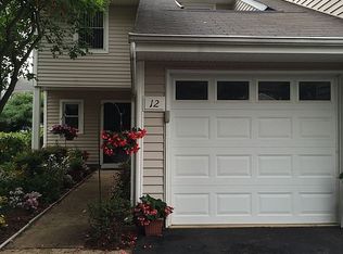12 Woodmere Dr, Parlin, NJ 08859