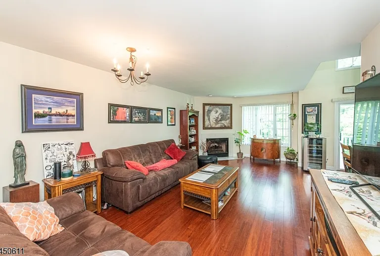 56 Davenport Rd — Photo 2