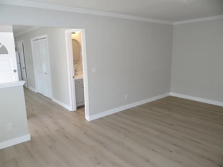 8642 Beverly Ln — Photo 7