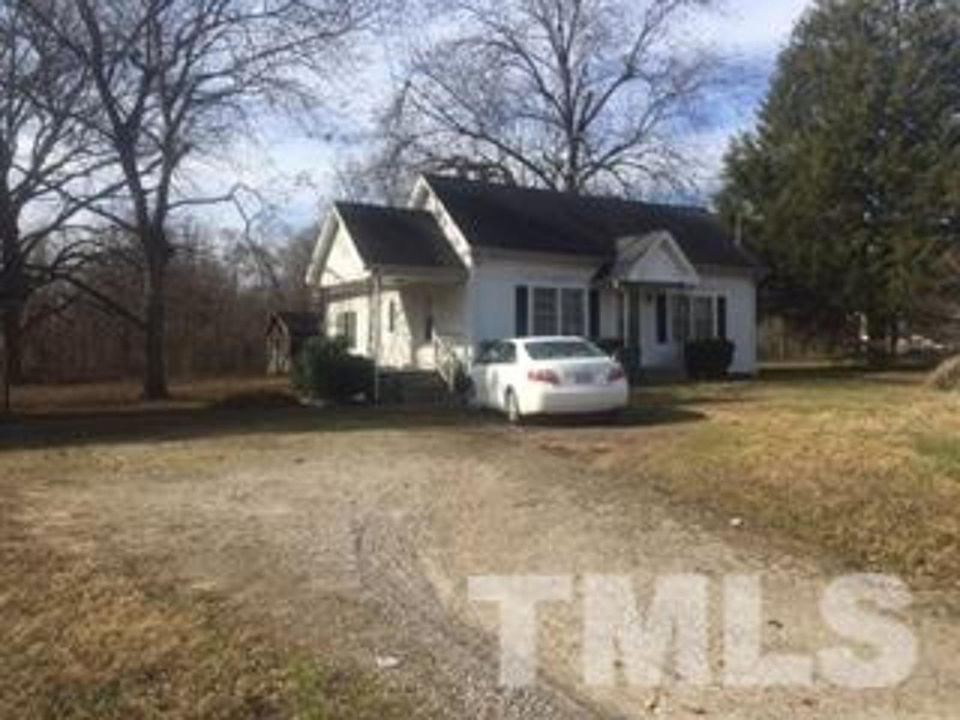 2nd image of 208 Maple Dr
