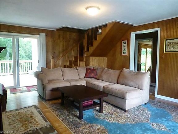 4th image of 111 Lower Crest St