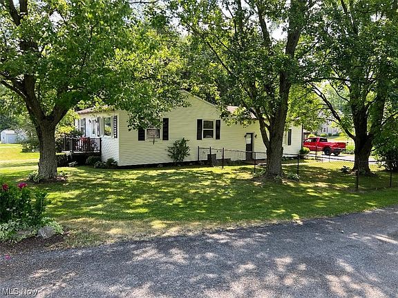 5th image of 46711 Taylor Ave