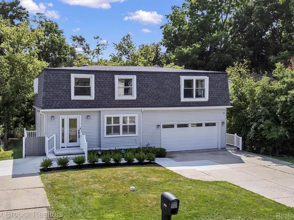 5763 Eastman Blvd, West Bloomfield, MI 48323