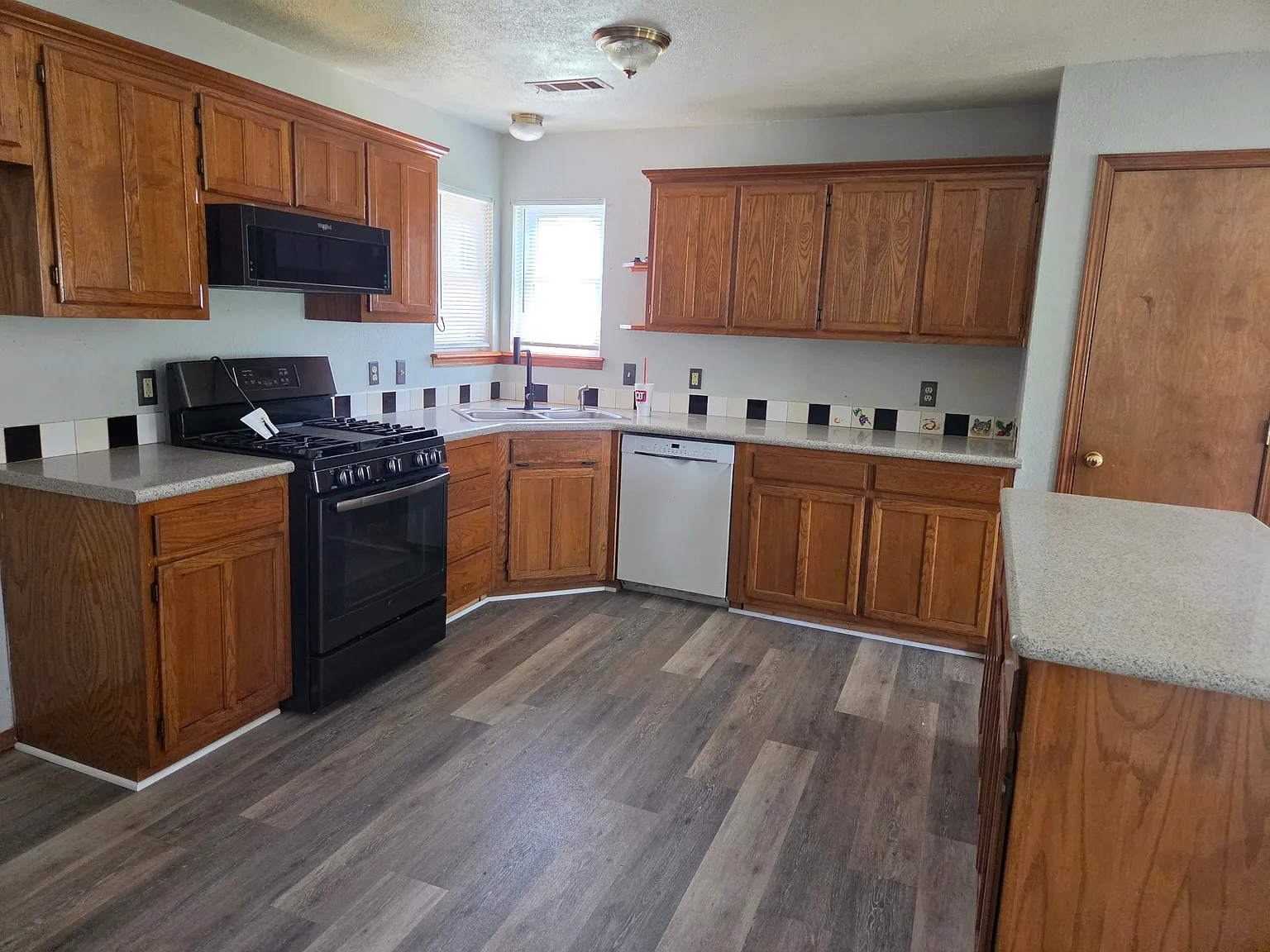 3 bed, 2000 sqft, $1,750 — Photo 2