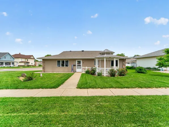 222 W 2nd St, Carroll, IA 51401