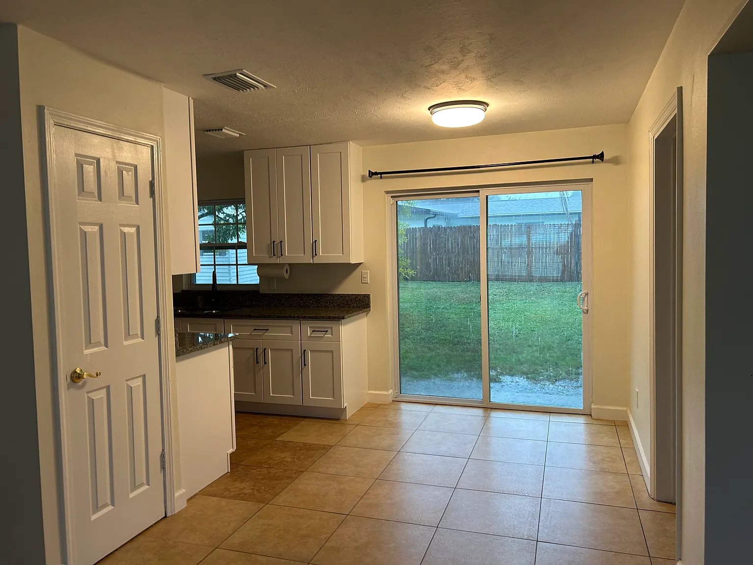 3 bed, 1344 sqft, $2,150 — Photo 3