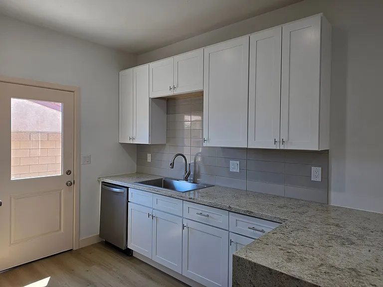 370 Riverfront Dr — Photo 10
