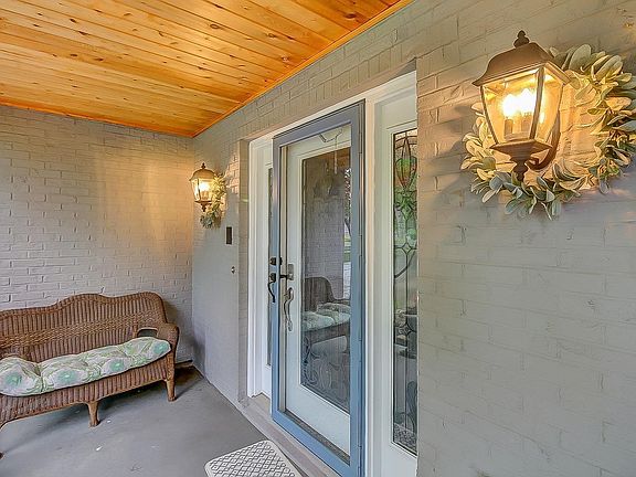 4th image of 5700 Williamsburg Way