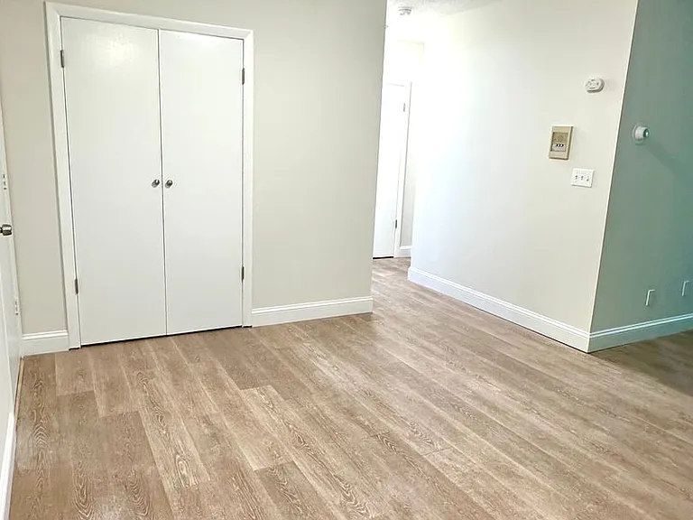 2100 Stanley St — Photo 9