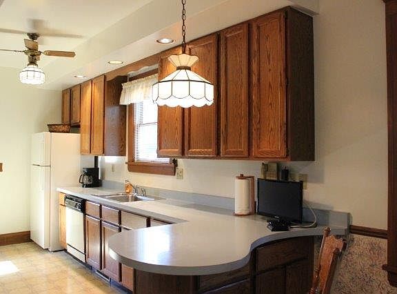 3rd image of 1309 W Galena Blvd
