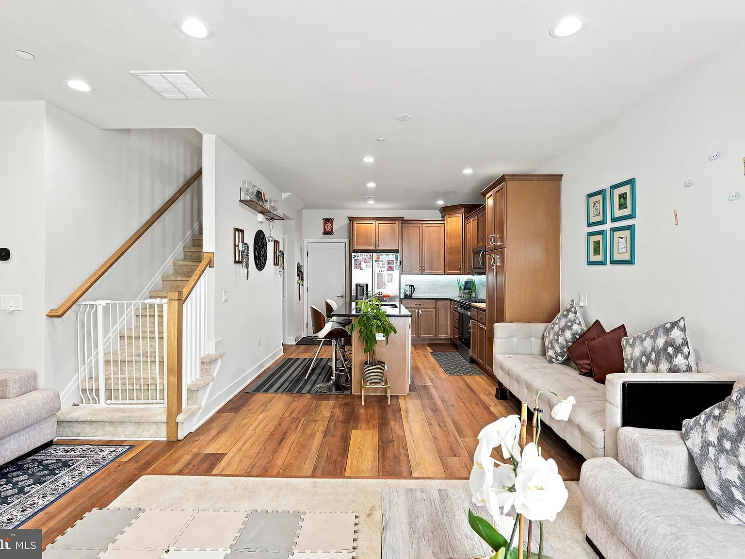 3 bed, 2.5 bath, 1493 sqft, $3,000 — Photo 3