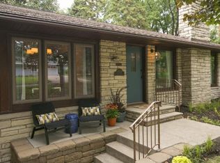 2924 Rankin Rd, Saint Anthony, MN 55418