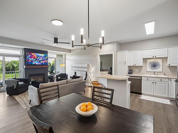 3rd image of 14100 Pinnacle Pointe Dr Unit 305