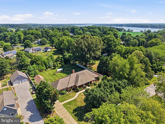 3rd image of 7828 Country Club Ln