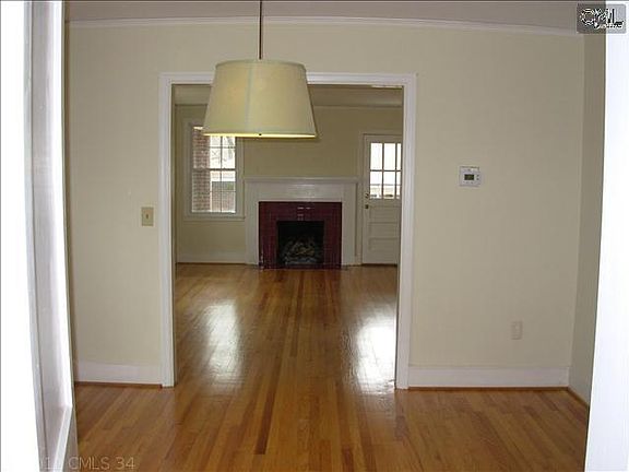 5th image of 621 Deerwood St
