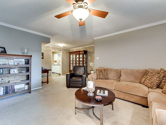 5th image of 7832 Royal Ln APT 211