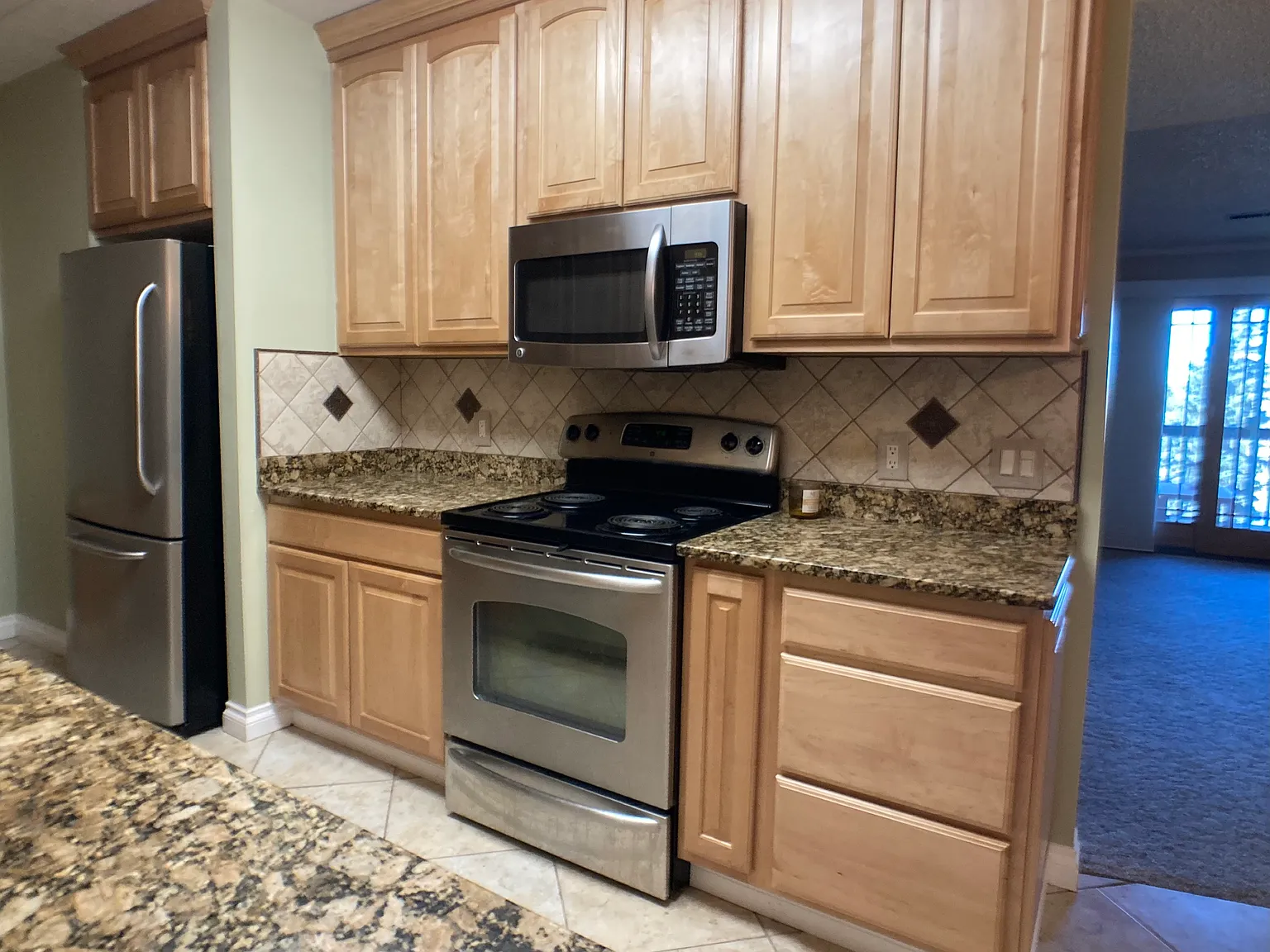 2 bed, 910 sqft, $1,400 — Photo 2