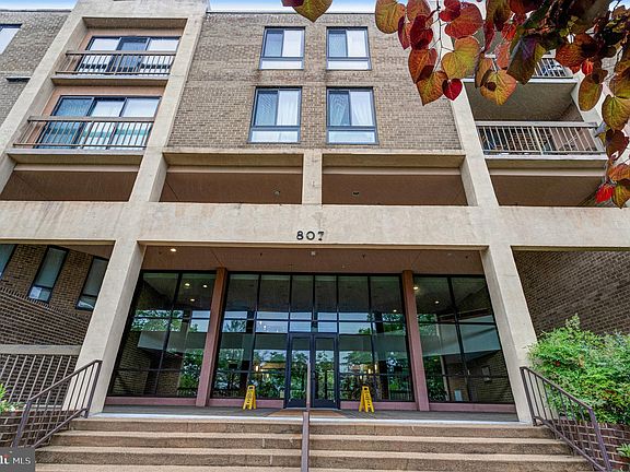 5th image of 807 N Howard St APT 412