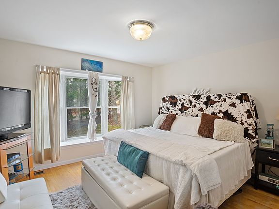 5th image of 26 Overlook Ln