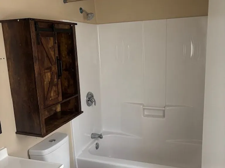 2704 Cranbrook Dr — Photo 9