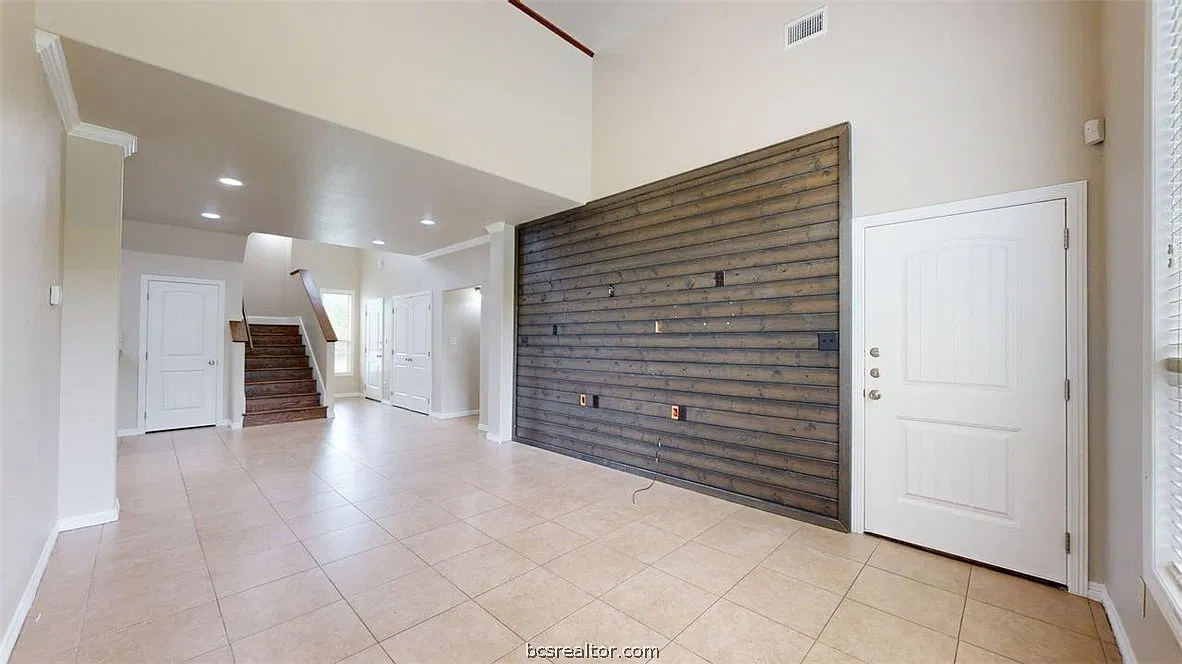 4 bed, 1852 sqft, $3,950 — Photo 3